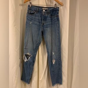 Levi's Wedgie Jeans Womens 28 Button Fly 100% Cotton Medium Wash Distressed Blue